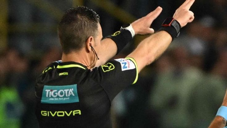 Se il peggiore in campo è sempre l’arbitro