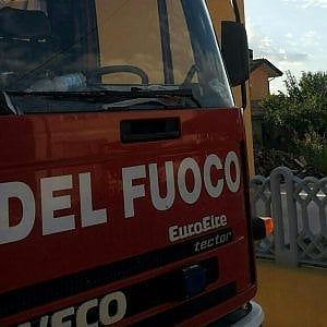 Precipita con l'auto dal viadotto sulla A26: illeso 