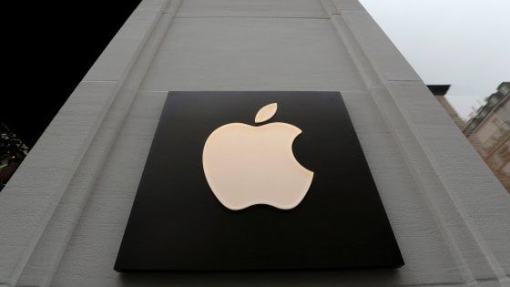 Apple flirta con quota mille miliardi di valore in Borsa