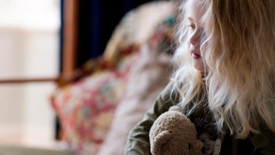 Abusi sui bambini, le mille facce della violenza 
