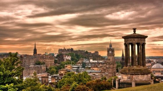 Il fascino di Edimburgo in ogni stagione