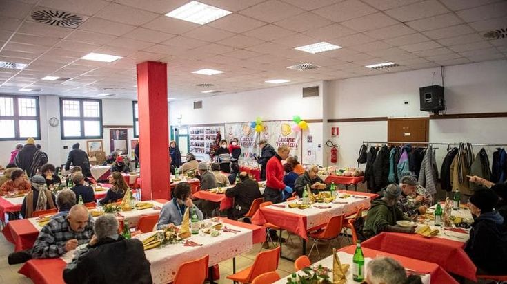 Le Cucine Popolari: “Donateci 5 euro al mese per continuare a mettere in tavola la solidarietà”