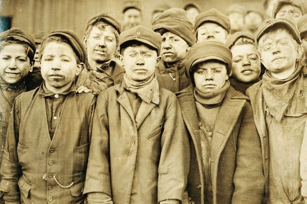Milano, i bambini dell'America del Novecento negli scatti di Lewis W. Hine