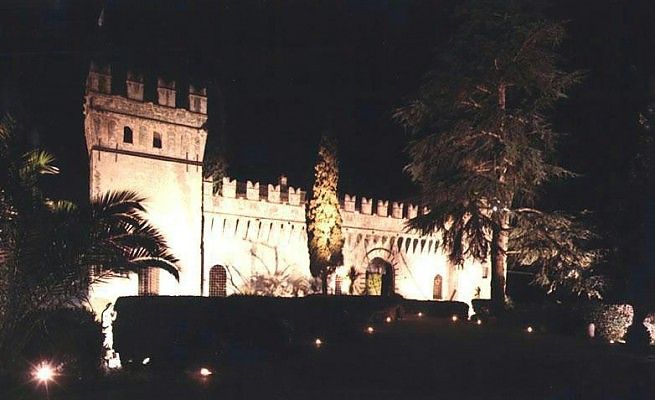 Il barone picchia la moglie principessanel nobile castello di Torcrescenza