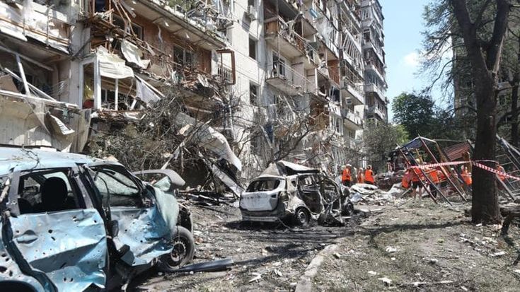 Guerra Ucraina - Russia, le news. Raid su Kiev: 25 morti. 9 intrappolati sotto un grattacielo