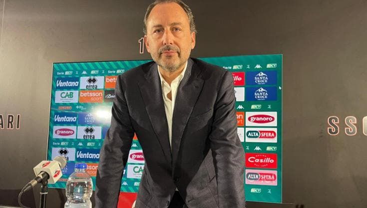 De Laurentiis rompe il silenzio sul Bari: “Due società estere interessate alla squadra”