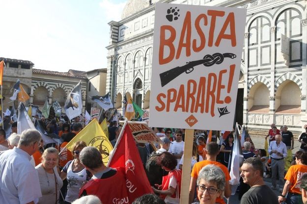 "Basta sparare", la Lav in piazza a Firenze contro la caccia 