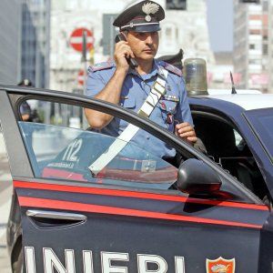 Rimini, ventenne accoltellato in discoteca