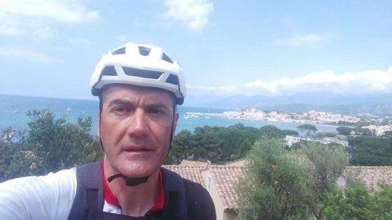 Il pellegrinaggio in bici del sindaco dalla Bergamasca a Lisbona: "Così ricordo le vittime dei paesi più colpiti dal Covid"