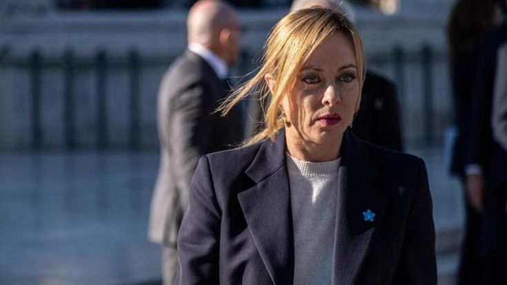 Meloni pubblica la dichiarazione 2025, reddito dimezzato a 180mila euro