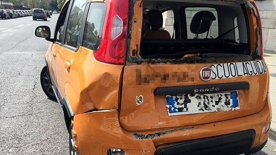Biella, tampona auto di scuola guida e scappa: denunciato un "pirata" di 80 anni