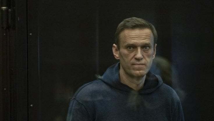 La vita da detenuto di Navalny: “Per rieducarmi mi costringono a fissare per ore il ritratto di Putin”