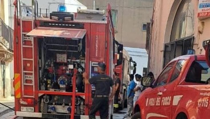 Salento, esplode bombola del gas in una palazzina. Decine di residenti in fuga dopo il forte boato