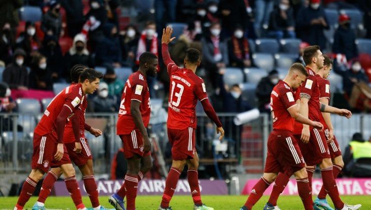 Bundesliga: il Bayern soffre un tempo, poi ci pensa Lewandowski. Il Dortmund ne fa 6 al M'gladbach
