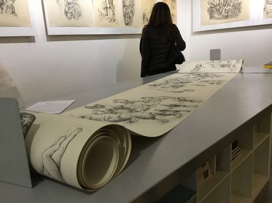 Dal dramma G8 a visioni da sogno: i "rulli" disegnati di Bambi Kramer in mostra a Roma
