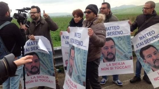 Salvini al Cara di Mineo, tensioni davanti al centro. "Sicilia deve lavorare ma non sulla pelle dei nuovi schiavi"
