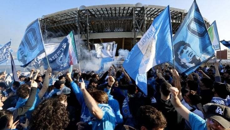 Napoli, festa scudetto: maxi schermi in città in tre piazze: al Plebiscito, a piazza Mercato e a Scampia. Altri 14 in provincia. Ma niente stop ad auto e scooter