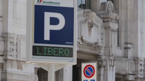 Un giorno 72 euro: i parcheggi d'oro di stazioni e aeroporti