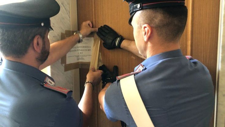 Asti, arrestato il ragazzo che aveva accoltellato un passante a caso dopo una lite con i vicini
