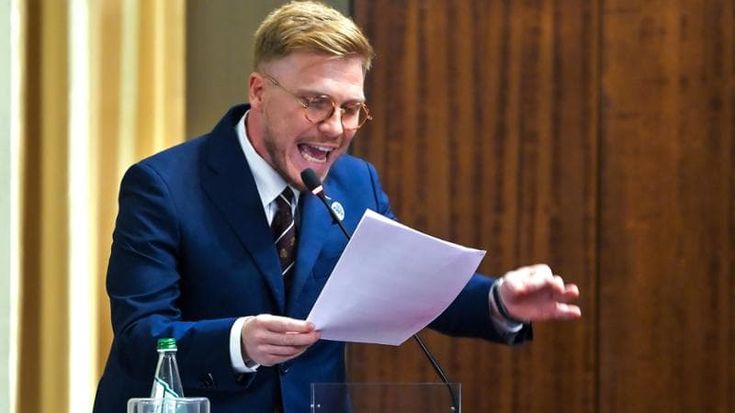 Norma fake, l’ira dei deputati: “La Vardera è stato scorretto”