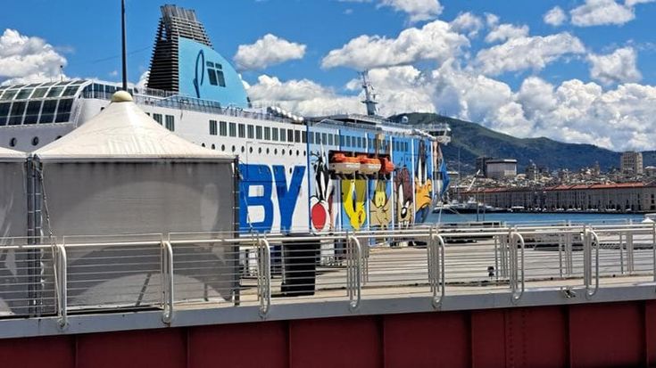 Porto di Genova, scatta l’estate dei traghetti: più corse e terminal rinnovato