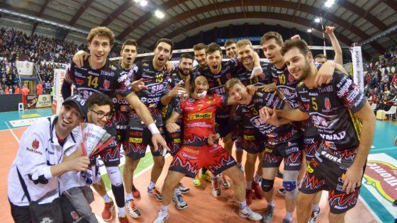 Volley, Superlega: Perugia prima finalista. La Lube crolla in gara-4