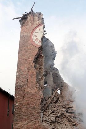 Terremoto, tremila sfollati sotto l'acqua<br />Domani scuole chiuse in sei Comuni