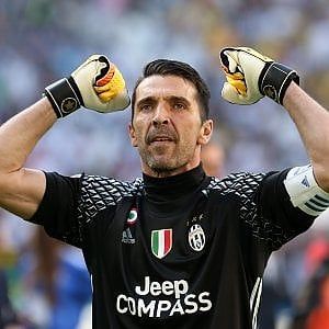 Juventus, è Buffon l'uomo Champions. Dopo Cardiff sfida a CR7 per il Pallone d'Oro?