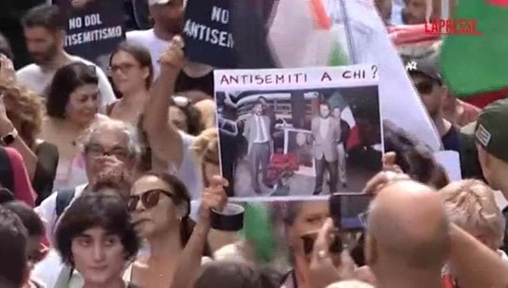 Ddl Antisemitismo, manifestazione a Montecitorio: "Ci vogliono mettere il bavaglio"