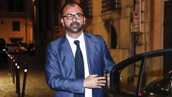 Lorenzo Fioramonti: "Le idee Cinque stelle sono vicine a quelle di Emiliano, dobbiamo scegliere lui" 
