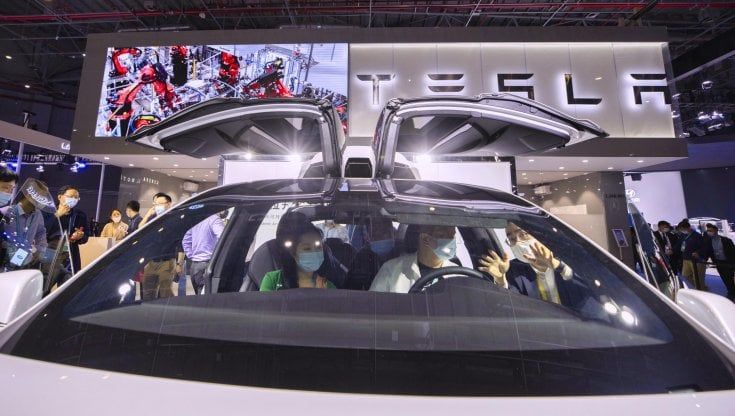 Con l'auto elettrica in autostrada: colonnine di ricarica ogni 50 km 