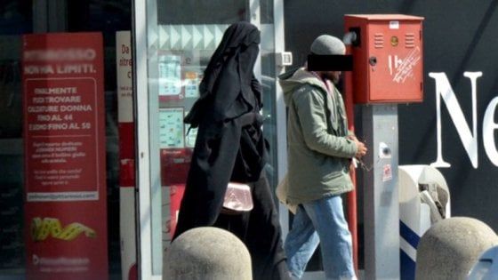 Terrorismo, chiesta sorveglianza speciale per la bresciana che voleva andare in Siria