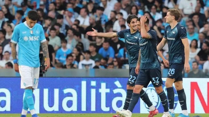 Il Napoli cade con la Lazio (0-2): Inter resta a +12, scudetto vicino. Conte: “legnata sui denti”