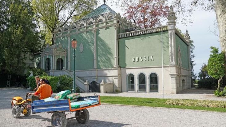 Biennale, il Mic manda gli ispettori. Il commissario Ue alla Cultura: “Non sarò all’inaugurazione”
