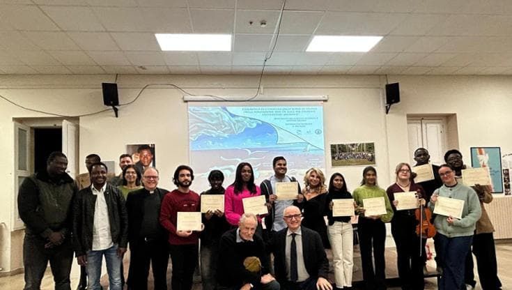 La Fondazione Erri De Luca assegna borse di studio a dieci giovani immigrati