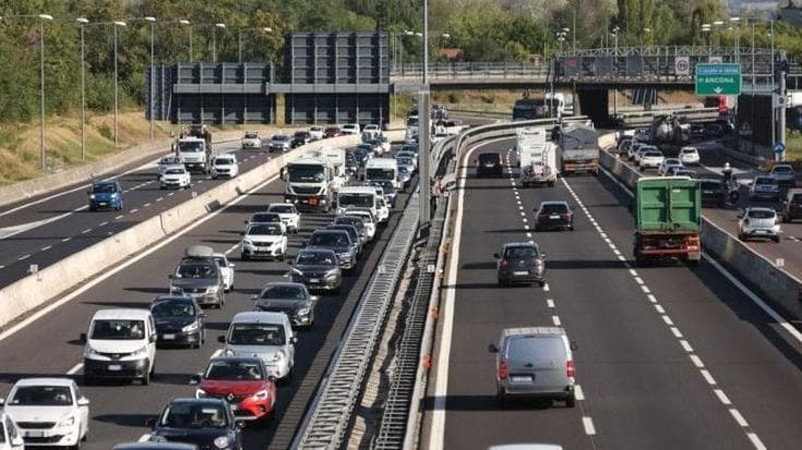 Rc Auto, le compagnie: “Prezzi più alti della media Ue di 40 euro. Nel 2012 erano 213”
