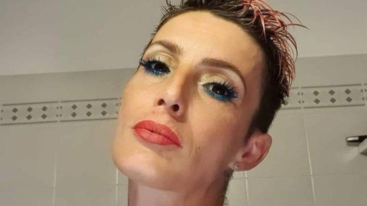 Neonati sepolti in giardino, 22enne indagata. La madre del fidanzato: “Mio figlio sta malissimo, avrei cresciuto io quel bambino”