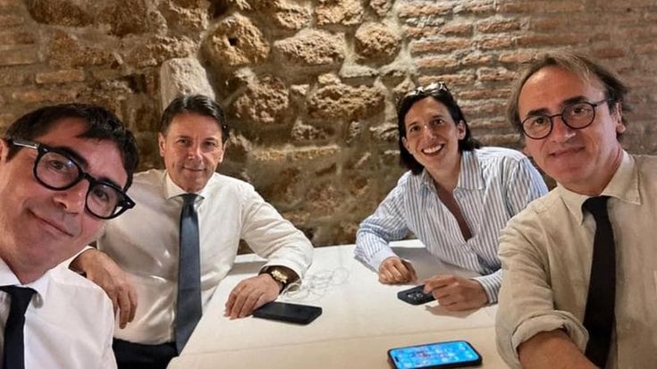 “Alle primarie si decide su Kiev”: Conte a gamba tesa, altolà del Pd