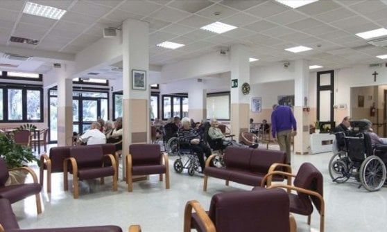 Il dolore silenzioso di chi aspetta invano una visita