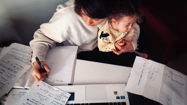 Il lavoro stabile torna in cima alle priorità dopo la pandemia. Ma l'equilibrio con la vita privata resta precario