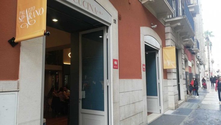 Bari, aperta una nuova caffetteria-bistrot su via Sparano: "Un format europeo con spaghetti all'assassina e english breakfast"