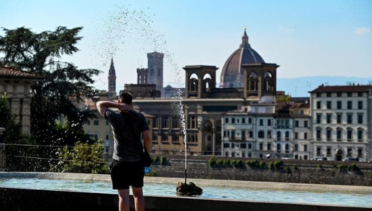 Firenze nella morsa del caldo, tra condizionatori in tilt e disagi