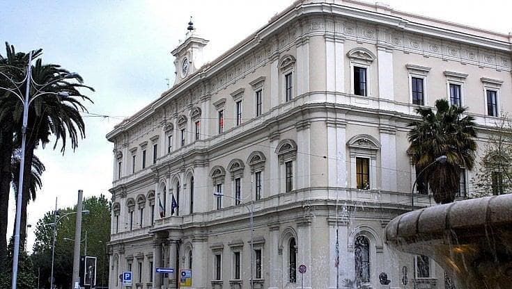 “Ho fatto dare 30 incarichi a mia moglie”: inchiesta sulla Camera di Commercio di Bari