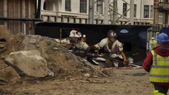Metrò Milano, street art e spettacoli lungo le recinzioni dei cantieri: "Luoghi vivi, come a New York"