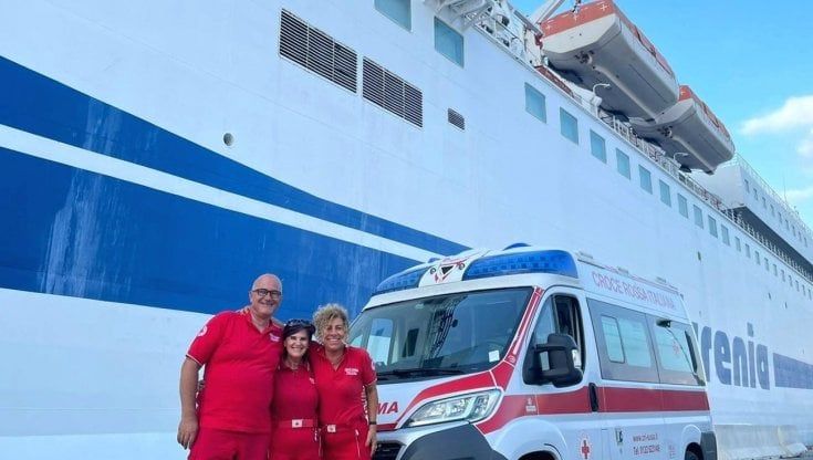 Volontari in viaggio per esaudire l’ultimo desiderio prima di morire: da Torino alla Sicilia per vedere il mare