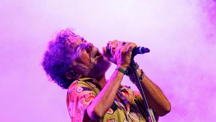 Lello Analfino: “Cantare in piazza è un rito civile”