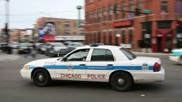 Chicago, uomo spara sulla folla da un’auto in corsa: 4 morti e 14 feriti