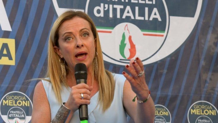 "Giorgia Meloni non è fascista. Chi lo afferma è uno stolto": il tweet-equivoco della Fondazione Einaudi