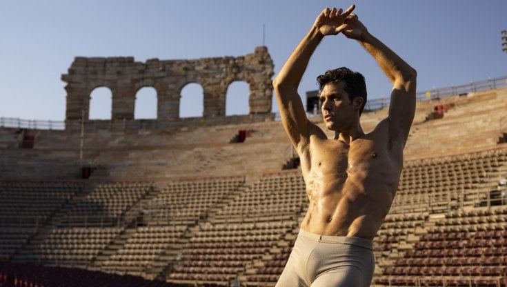 Roberto Bolle: "Ogni giorno parlo con il mio corpo. La danza non è più solo d'élite ma dal governo poca attenzione"