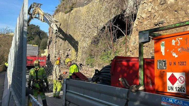 Rischio frana, al via la messa in sicurezza del costone in via dell’Isola Farnese